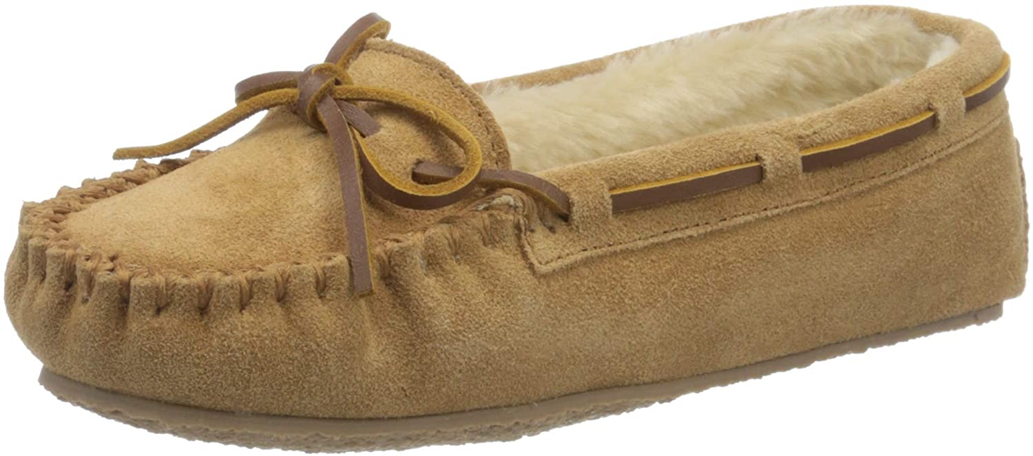 Minnetonka's best-selling handmade slipper features a timeless moccasin silhouette that fits snugly on the feet