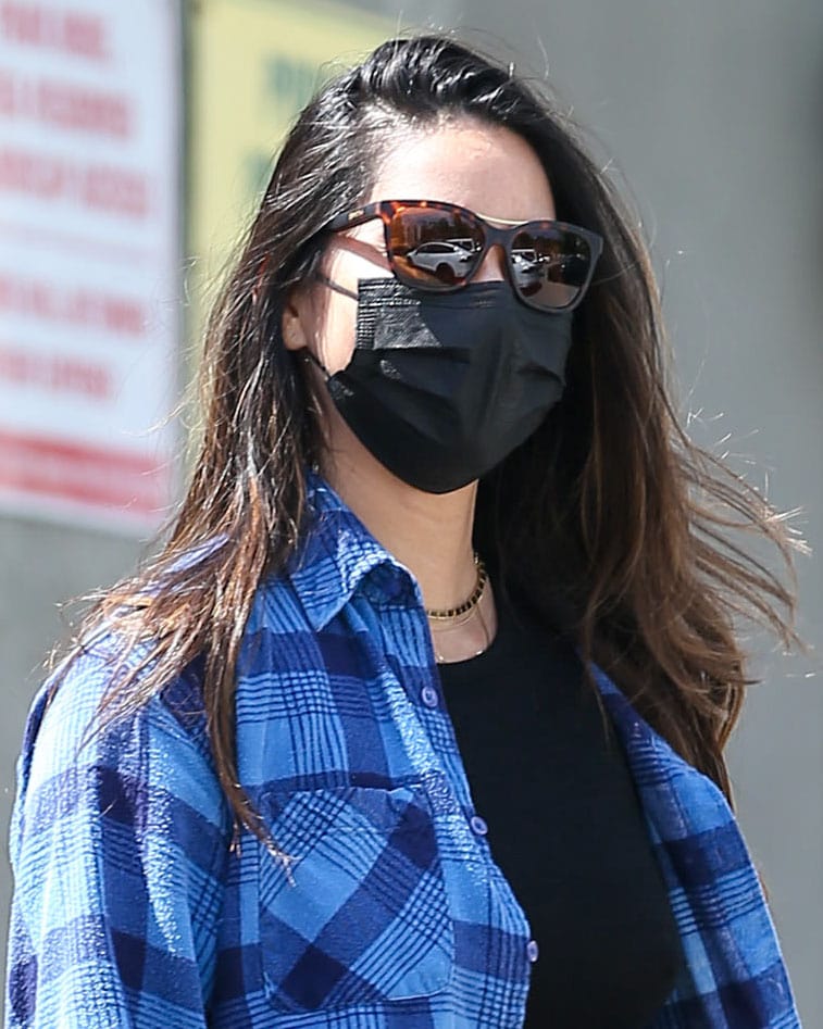 Olivia Munn keeps a low profile with Smith sunnies and black face mask