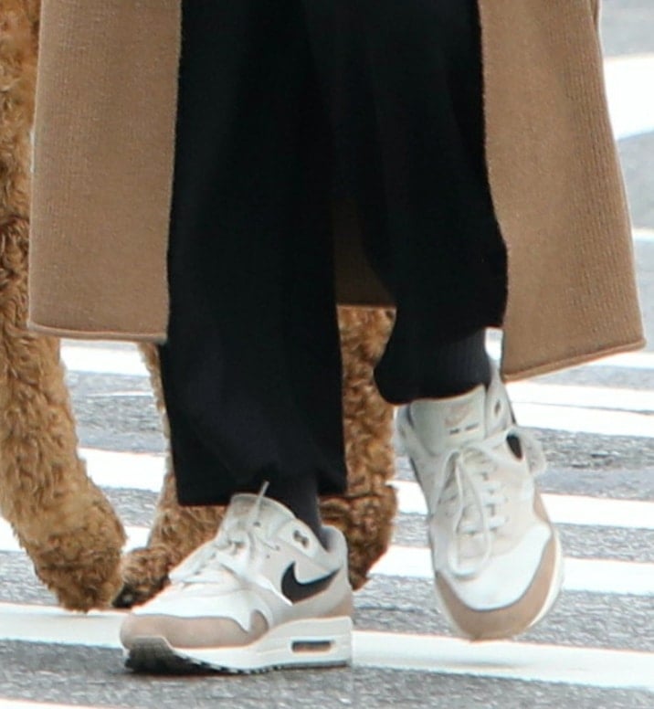 Blake Lively pairs her casual outfit with Nike Air Max 1 sneakers