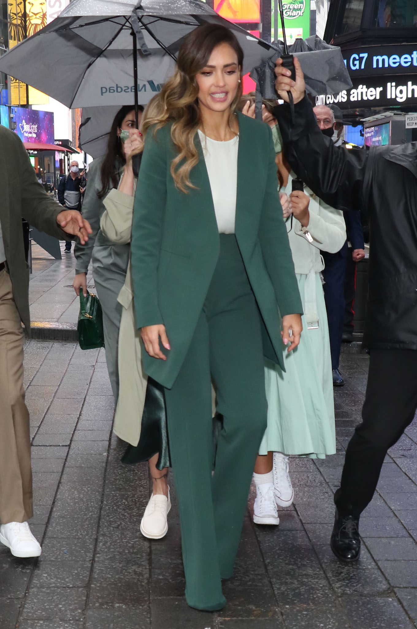 Jessica Alba channels boss lady in Narciso Rodriguez emerald green suit