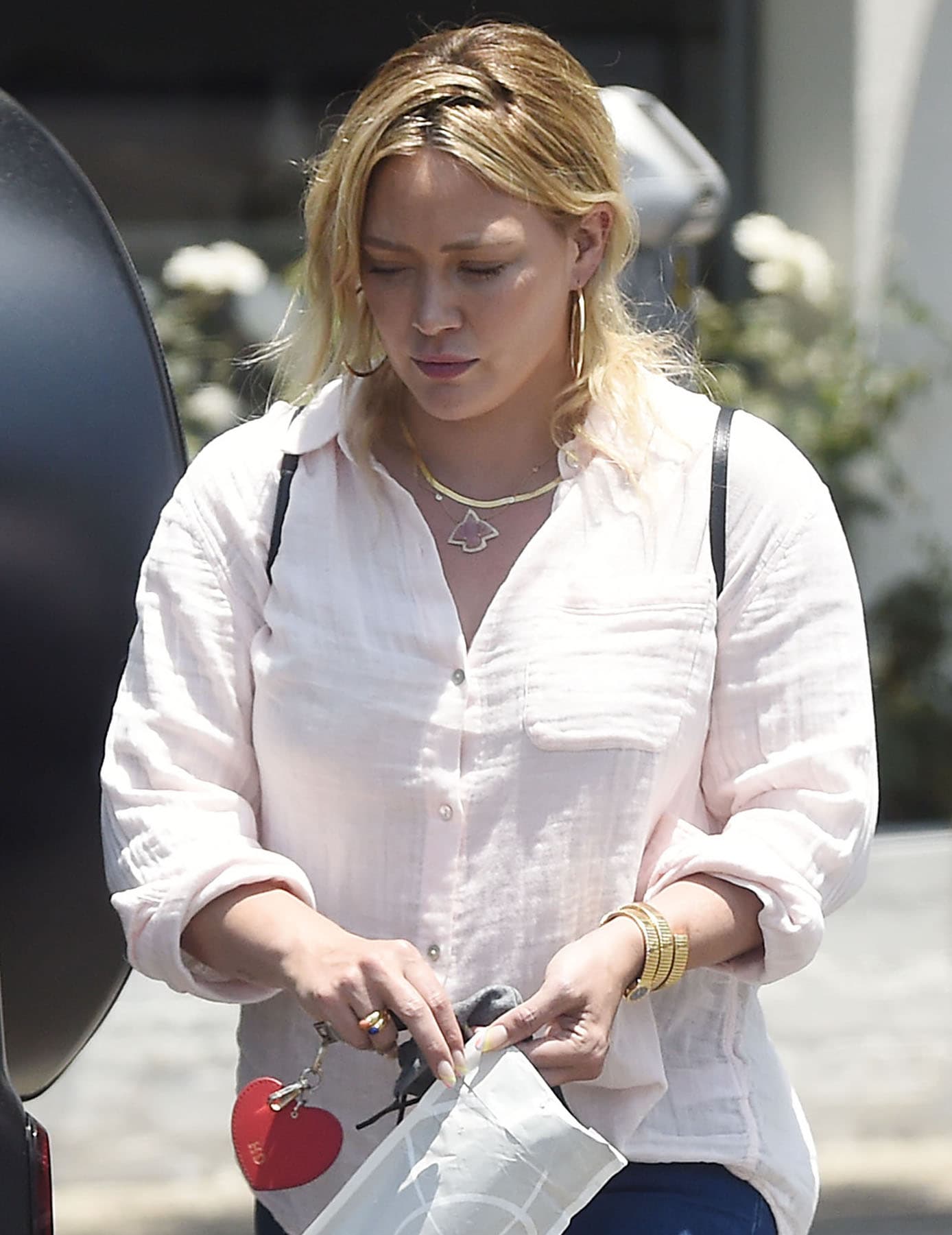 Hilary Duff wears a messy hairstyle with subtle pink makeup