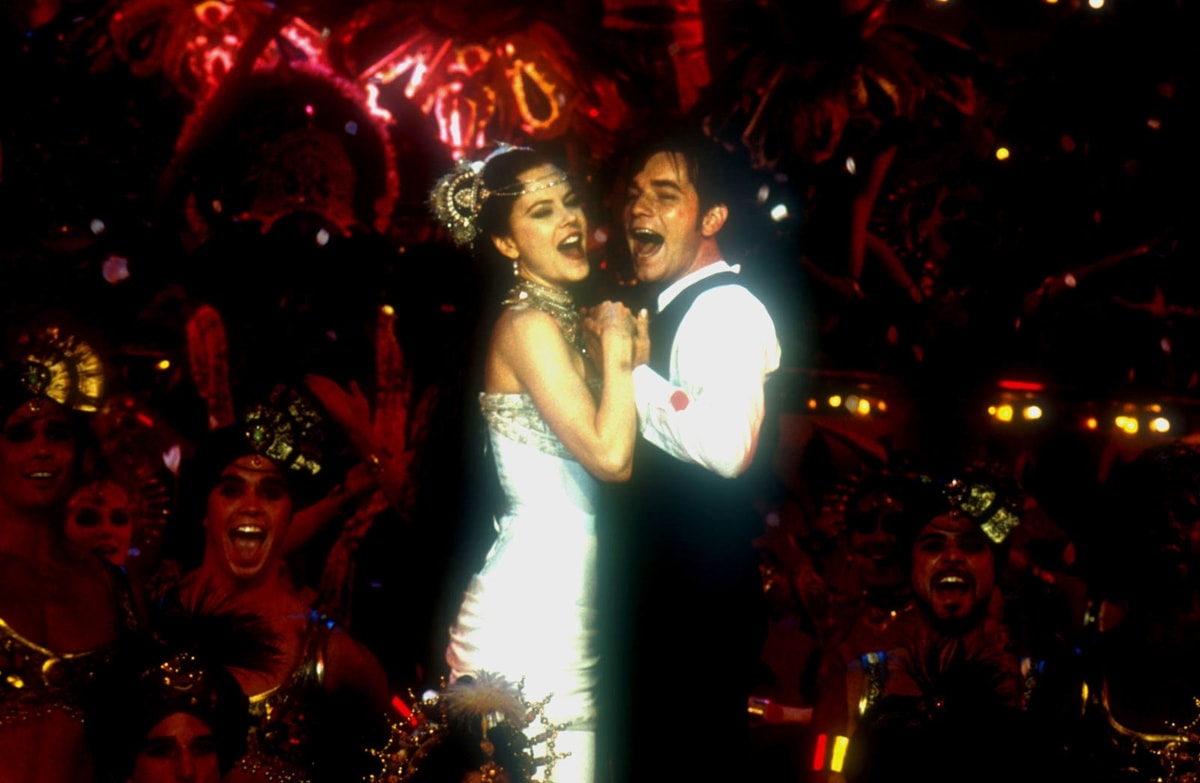 Nicole Kidman and Ewan McGregor singing in Moulin Rouge!