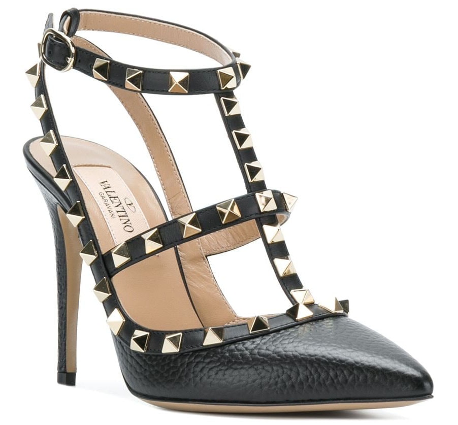 A classic celebrity-favorite pump featuring Valentino's signature Rockstud detailing