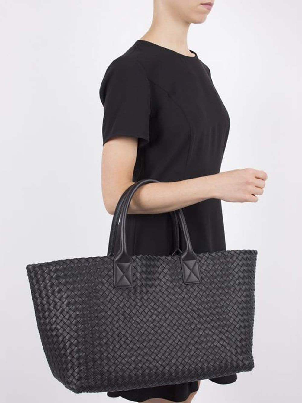 The Cabat tote bag is crafted from weaving about 100 double-faced leather strips