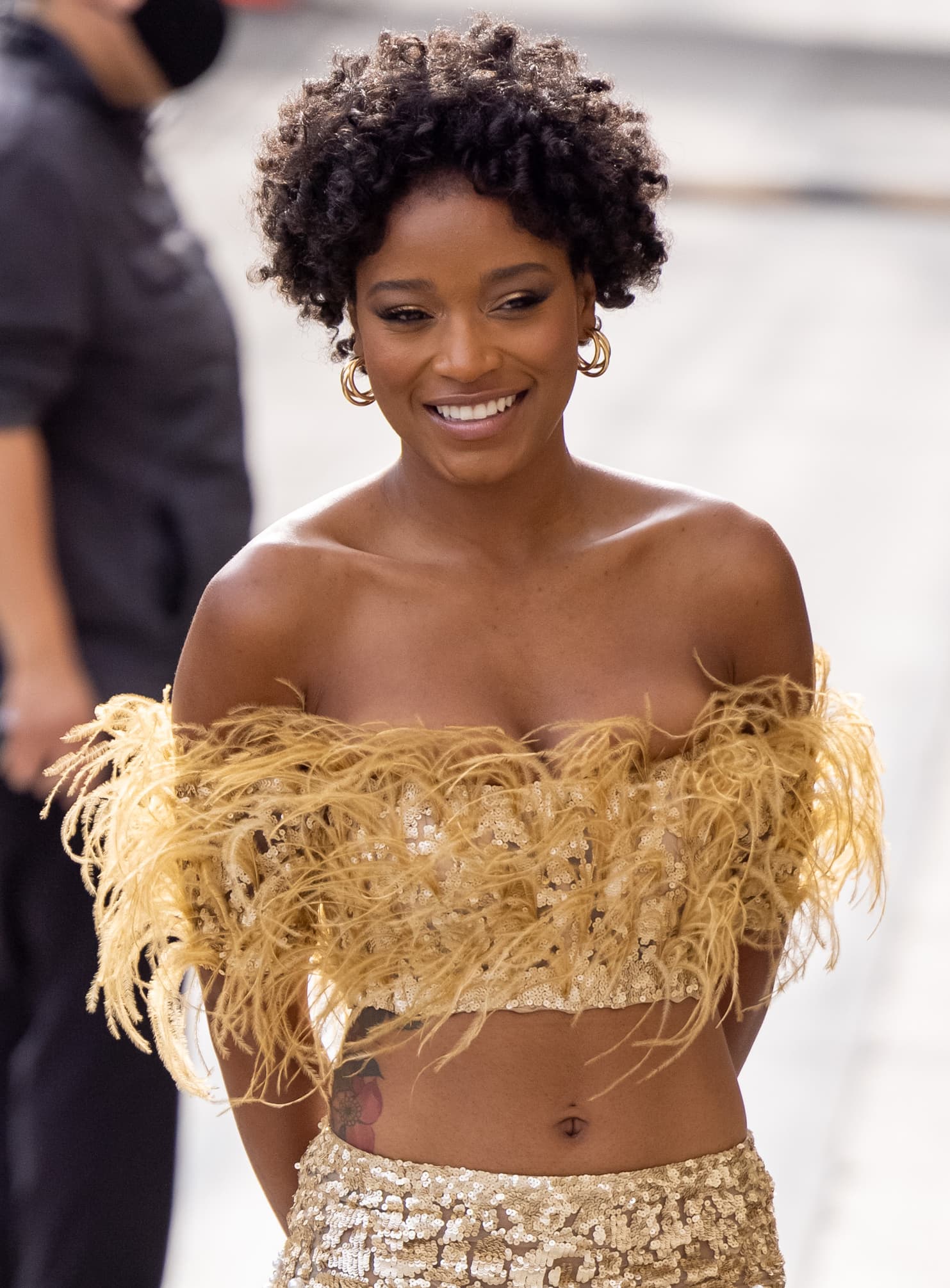 Keke Palmer wears her natural curls and glams up with bronze eyeshadow, false eyelashes and nude lip color