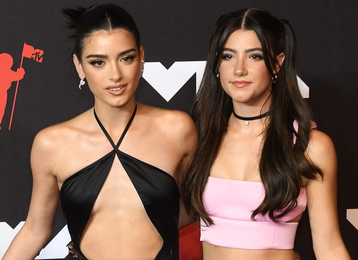 Charli and Dixie D’Amelio at the 2021 MTV Video Music Awards