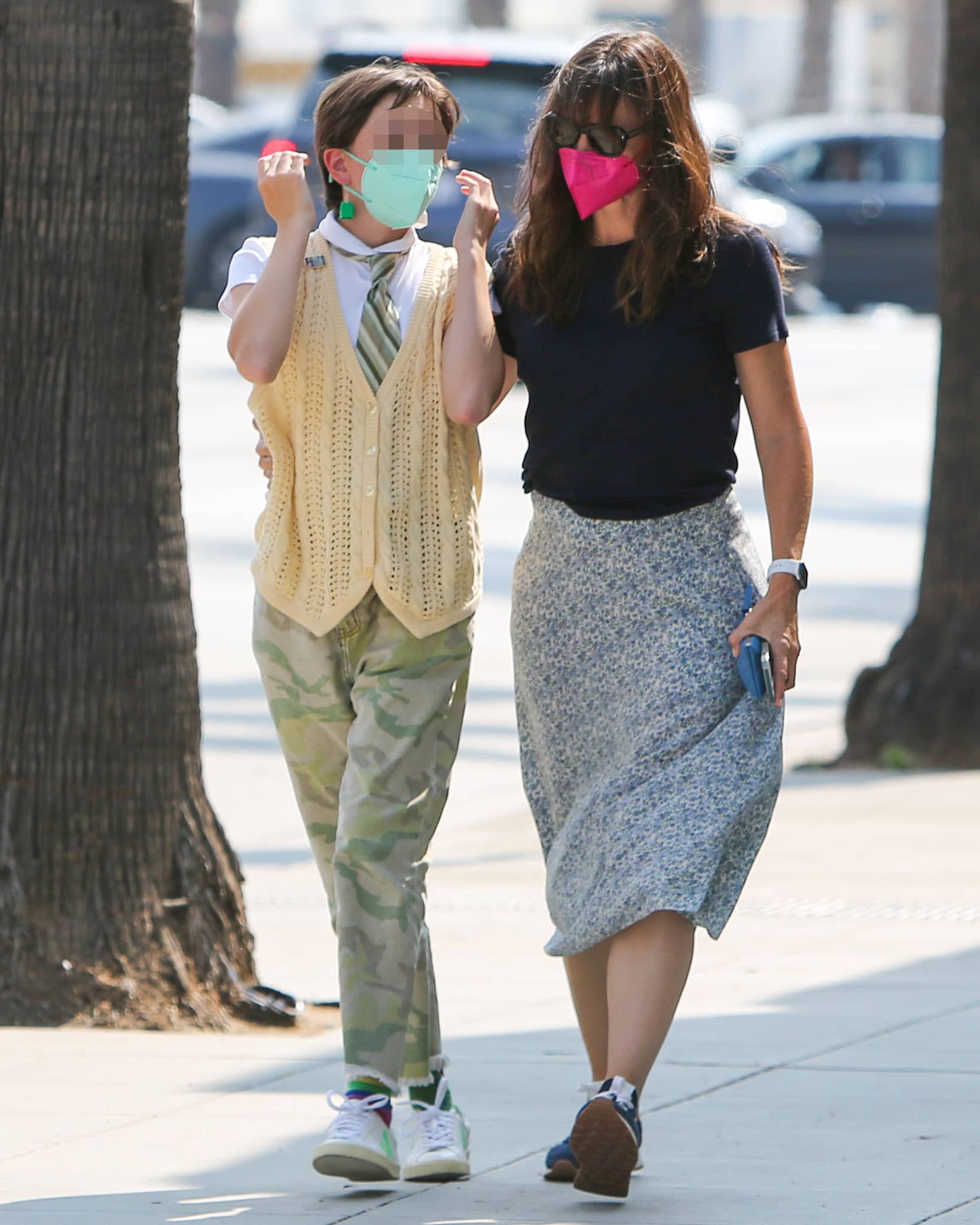 Jennifer Garner and daughter Seraphina shopping at Big 5 Sporting Goods in Santa Monica on August 23, 2021