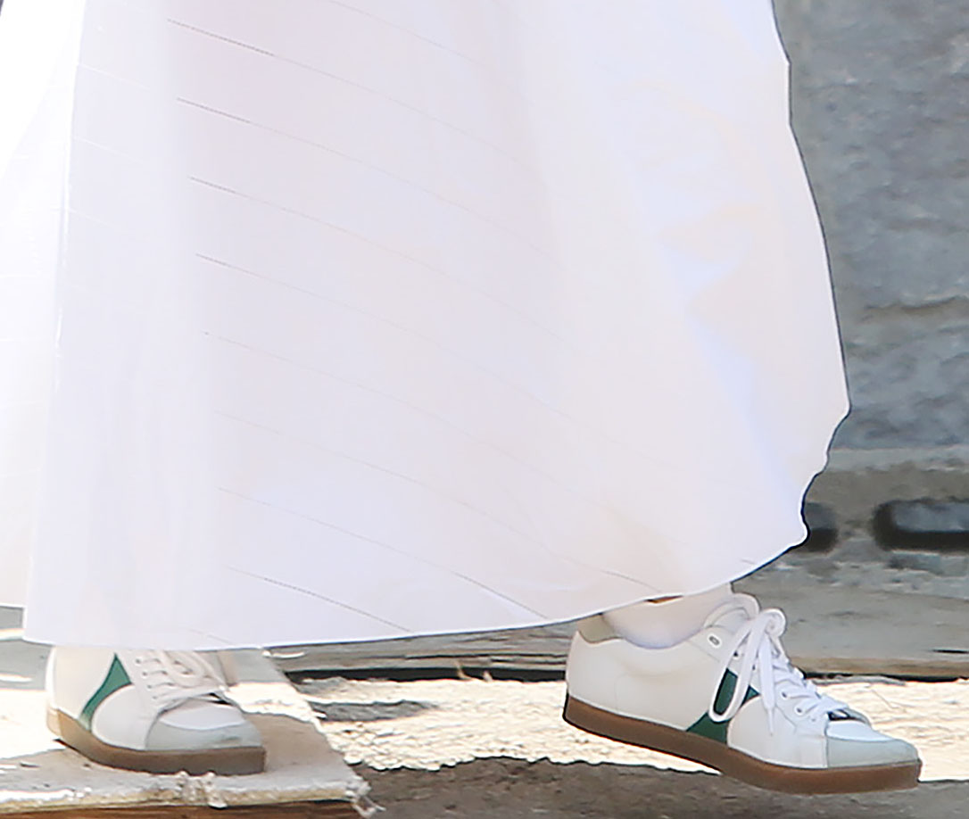 Jennifer Garner dresses down her maxi dress with Celine low-cut sneakers