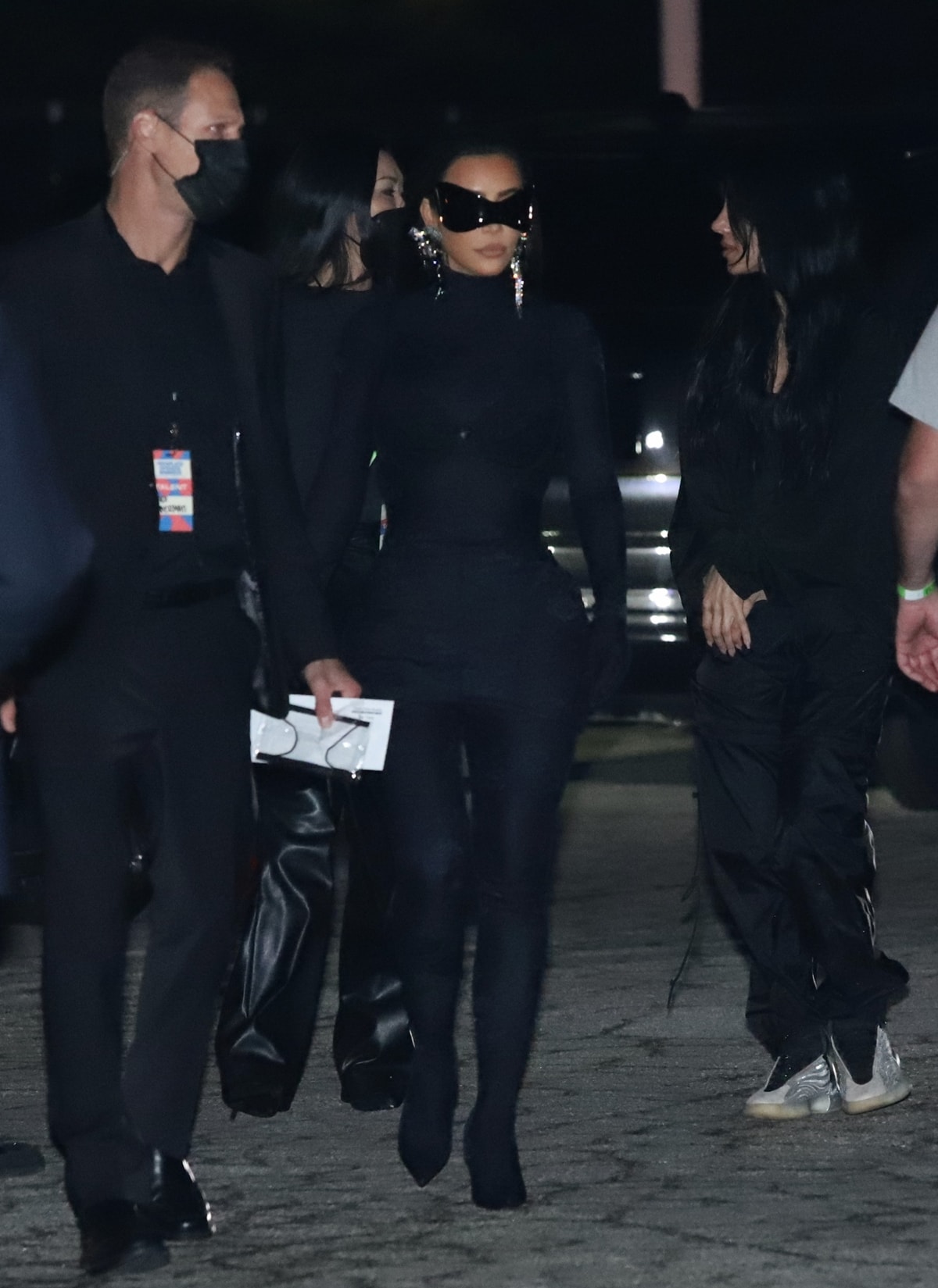 Kim Kardashian arrives to receive the Fashion Icon Award from Tracee Ellis Ross during the 2021 E! People’s Choice Awards