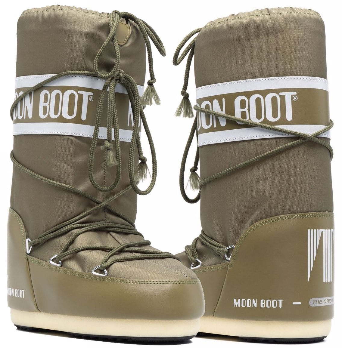 Perfect for any winter activities, the Moon Boots Snow boots have a green paneled design with logo tape detailing and front lace-up fastening