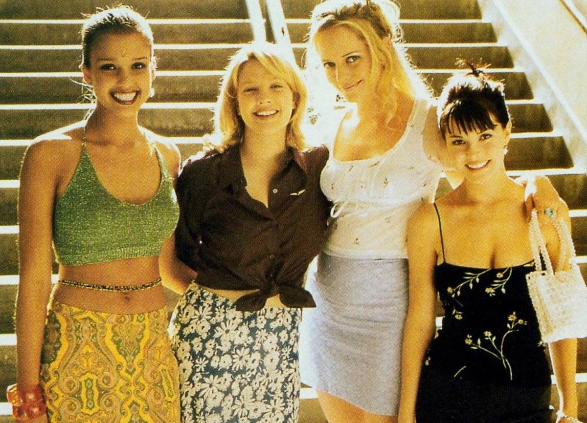 At the time of the April 9, 1999 release of Never Been Kissed, Jessica Alba portrayed Kirsten Liosis at 17 years old, Marley Shelton played Kristin at age 24, Drew Barrymore starred as Josie Geller at age 24, and Jordan Ladd played Gibby at age 24