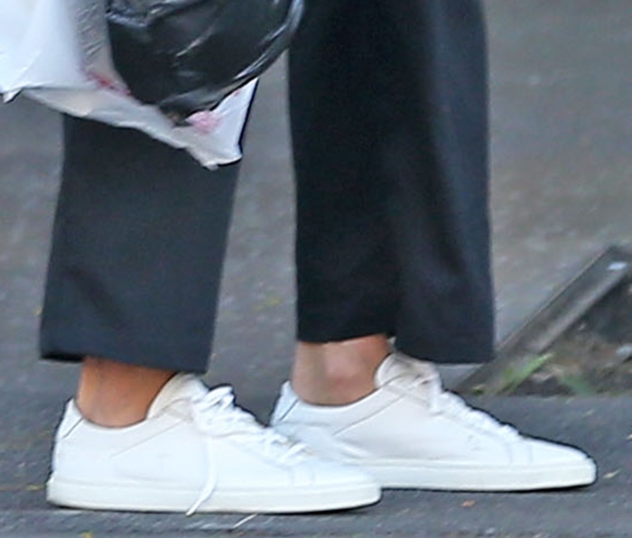 Alessandra Ambrosio teams her chic casual outfit with Common Projects white sneakers