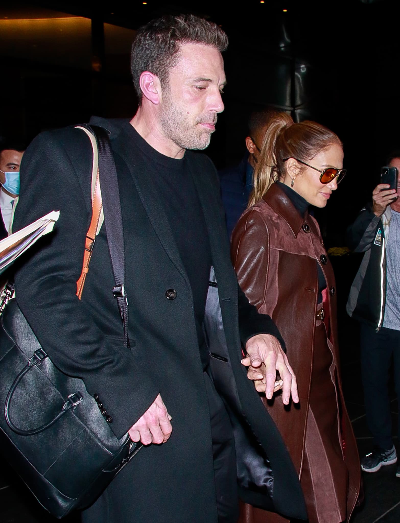 Jennifer Lopez looks beautiful with minimal makeup and with her hair tied into a high ponytail
