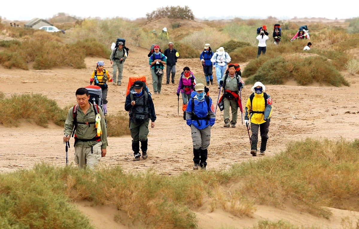 Fans of pedestrianism, also known as competitive walking, hike in the Taklamakan Desert in Southwest Xinjiang in Northwest China