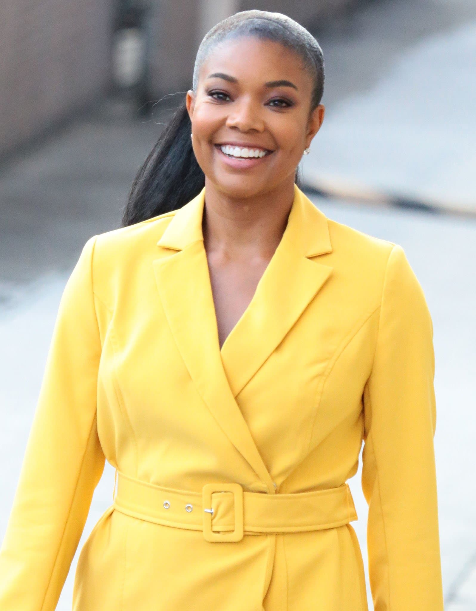 Gabrielle Union wears subtle smokey eye-makeup with nude lipstick and a high ponytail