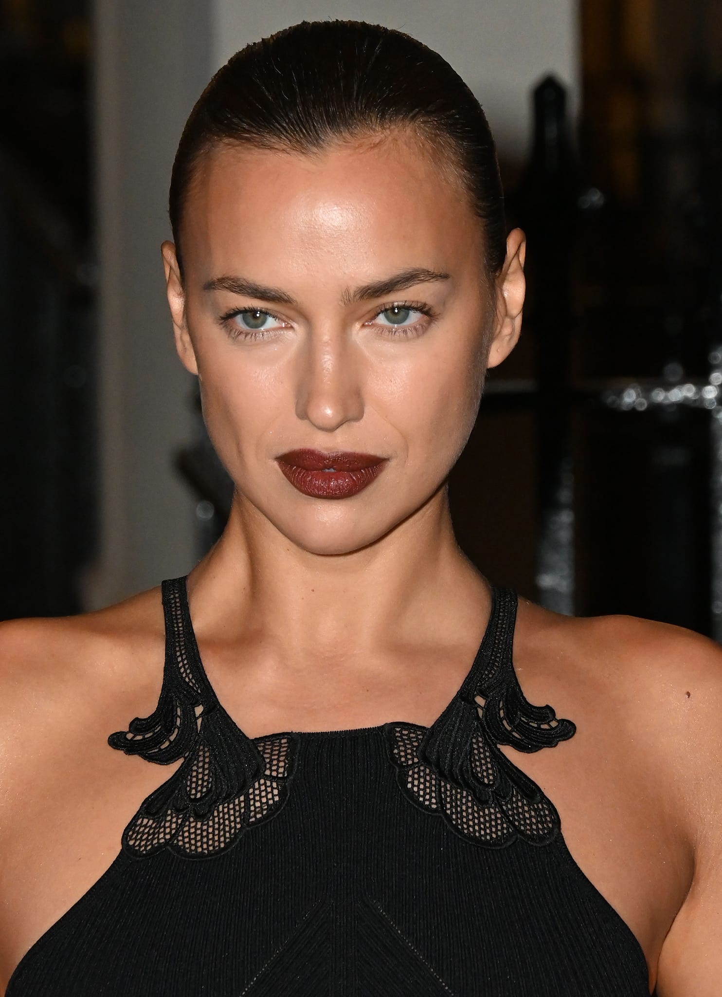 Irina Shayk prefers minimalist modern than over-the-top beauty look