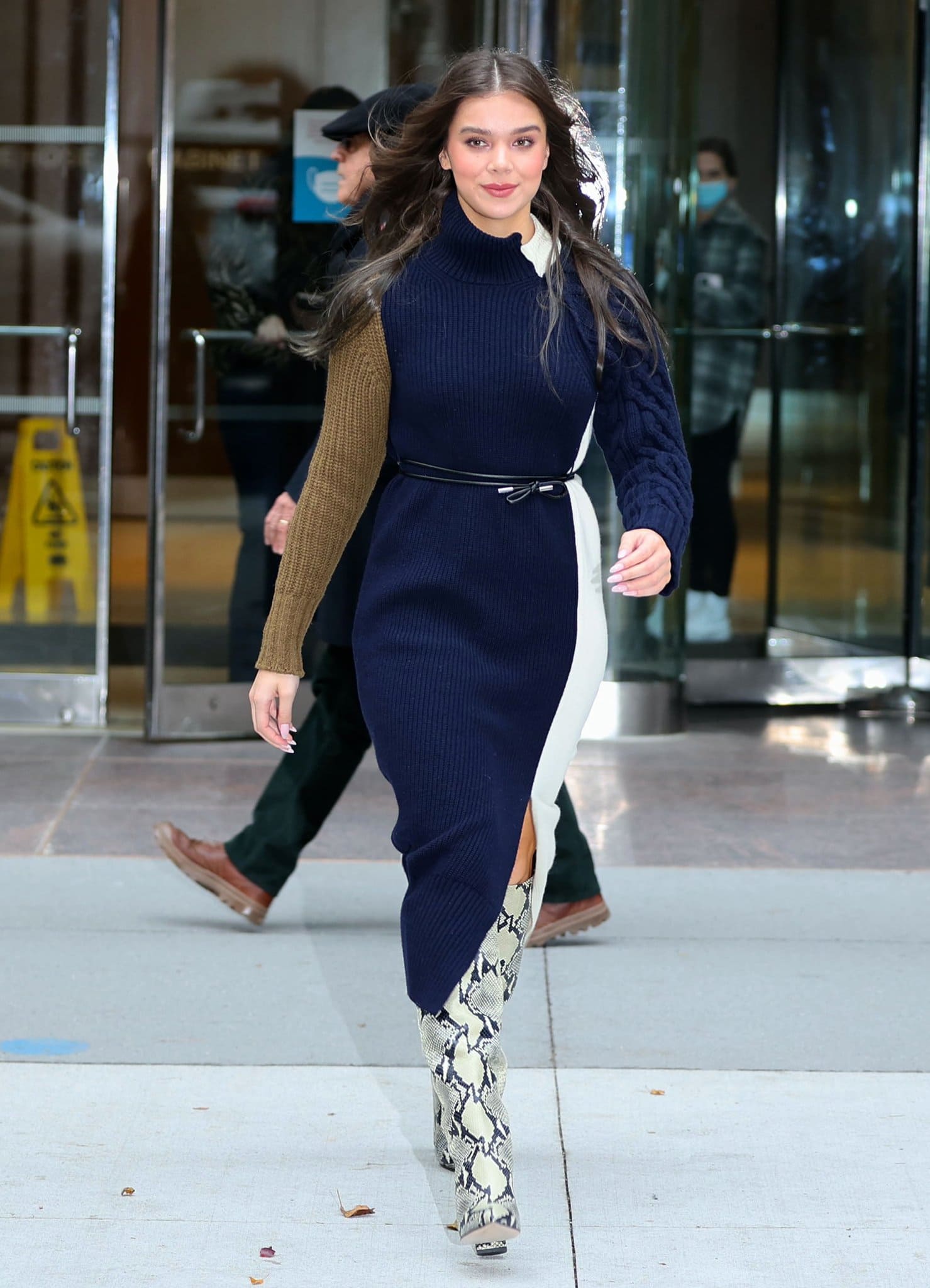 Hailee Steinfeld's colorblock dress is made from navy and cream wool and has contrasting ribbed and cable-knit sleeves