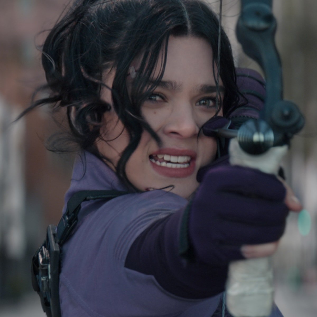 Hailee Steinfeld skillfully utilizes blue contact lenses to authentically embody the character of Kate Bishop in the Hawkeye series