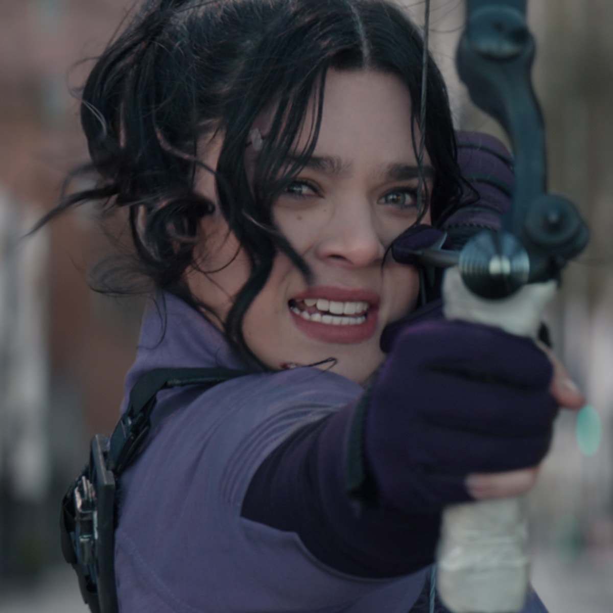 Hailee Steinfeld skillfully utilizes blue contact lenses to authentically embody the character of Kate Bishop in the Hawkeye series