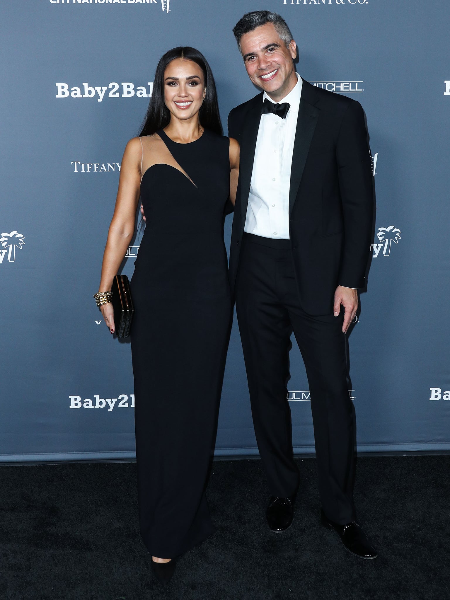 Jessica Alba and husband Cash Warren pose together at the Baby2Baby 10-Year gala held at the Pacific Design Center on November 13, 2021