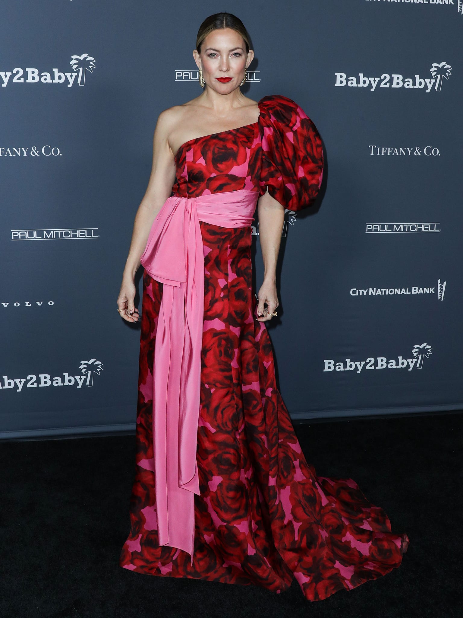 Kate Hudson stuns in a Carolina Herrera Resort 2022 red floral one-shoulder gown