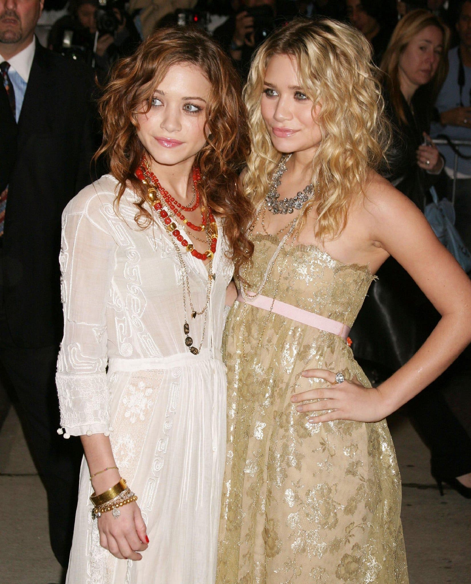 Mary-Kate and Ashley Olsen were reportedly stalked by paparazzi to get a glimpse of the Olsens in real life