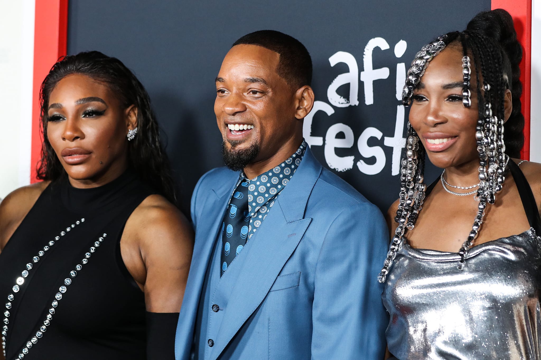 Serena and Venus Williams pose with Will Smith, who stars as Richard Williams in the biopic about their father and coach