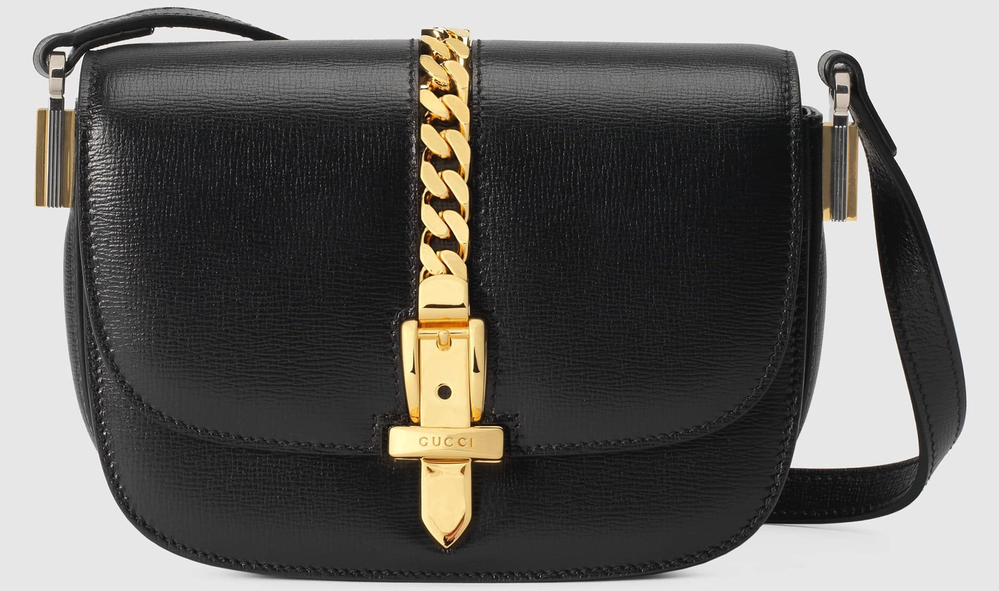 Introduced in a mini size for Pre-Fall 2020, the Sylvie 1969 shoulder bag is defined by a narrow gold-toned metal chain fitted to the flap