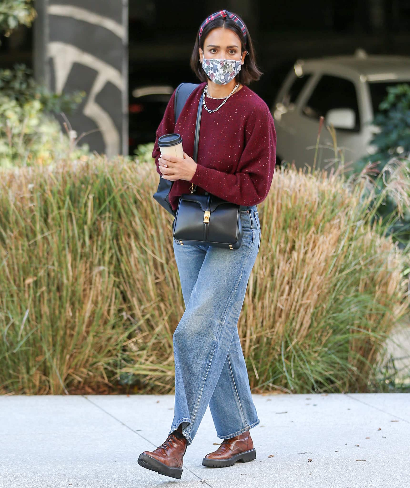 Jessica Alba leaving her office in Los Angeles on December 15, 2021