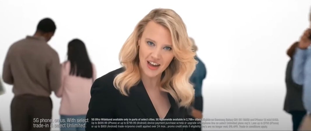 Kate McKinnon is being ridiculed for her Verizon commercials and her inability to walk in high heels
