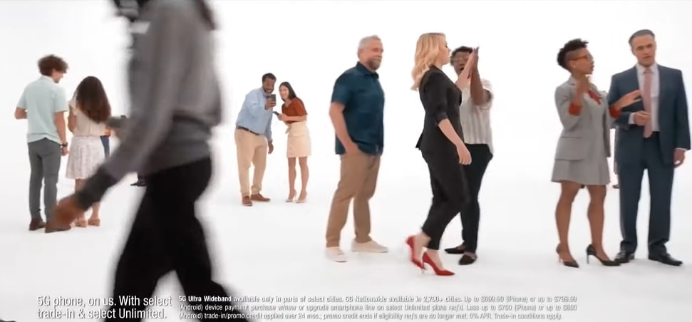 Kate McKinnon "walks like the velociraptors in Jurassic Park" in red pumps in a television commercial for Verizon