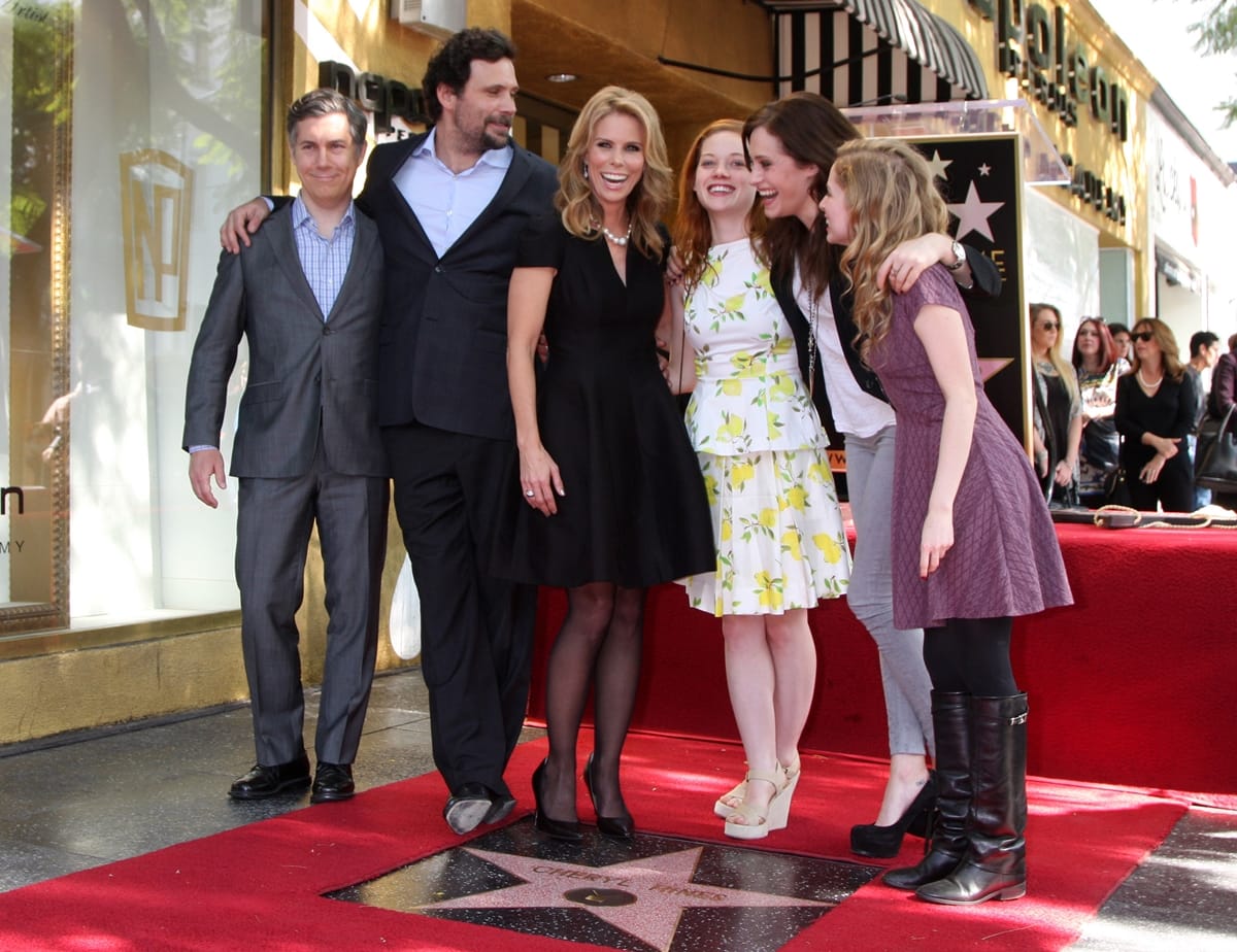 Suburgatory stars Chris Parnell, Jeremy Sisto, Jane Levy, Carly Chaikin, and Allie Grant attended Cheryl Hines‘ Hollywood Walk of Fame ceremony in Hollywood on January 29, 2014