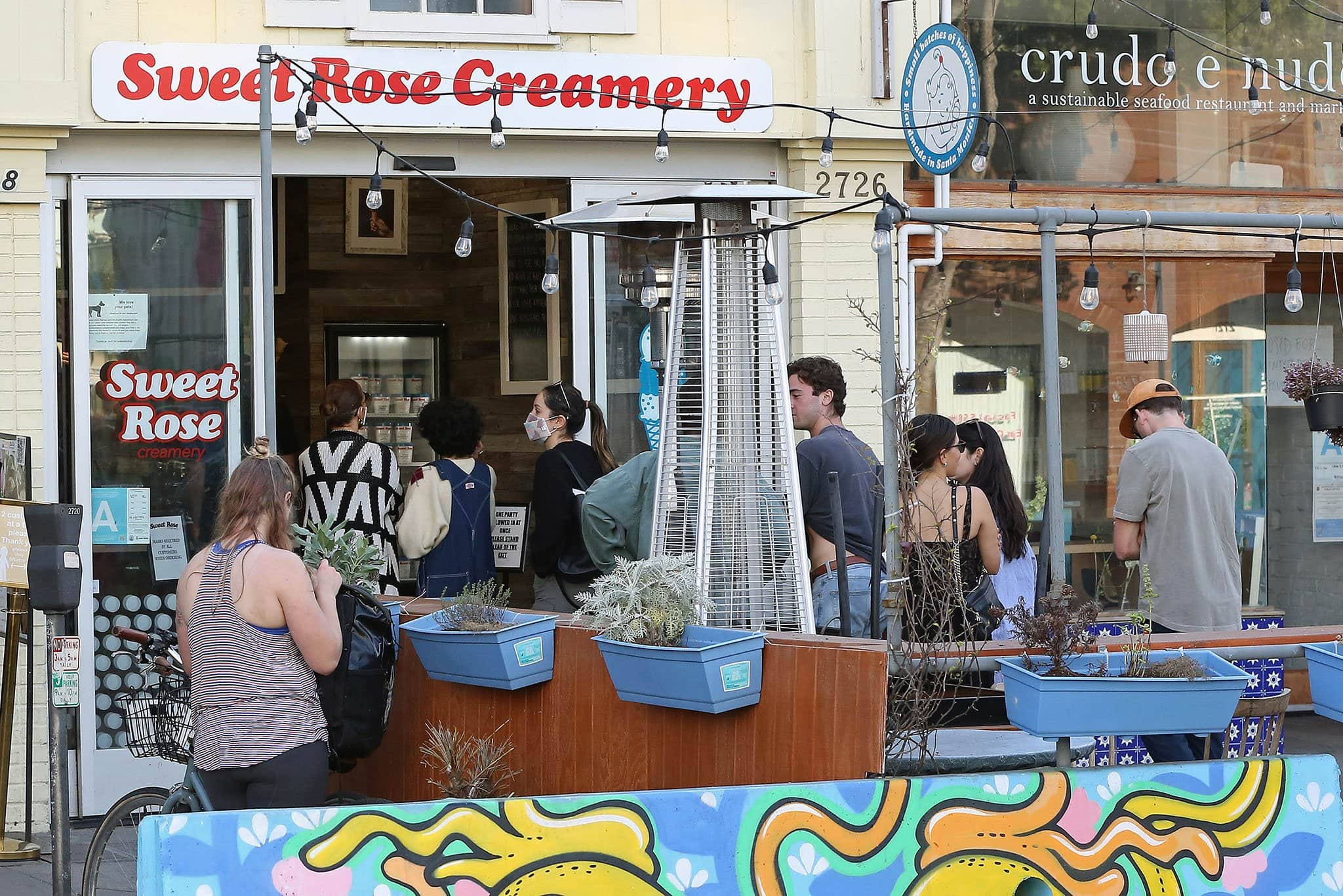 Jennifer Lopez grabbing ice cream with her daughter Emme at Sweet Rose Creamery on January 16, 2022