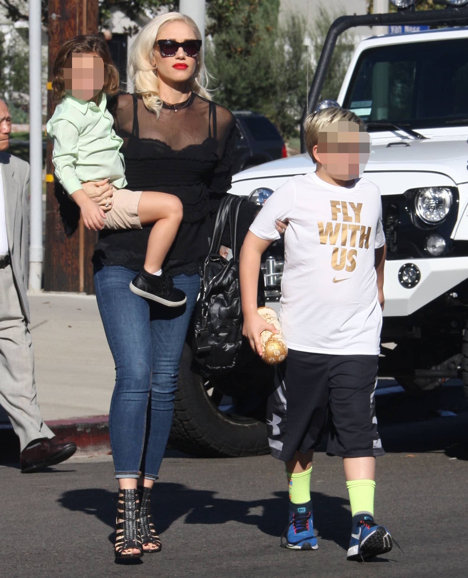 Gwen Stefani attends church service in skinny jeans on October 22, 2017