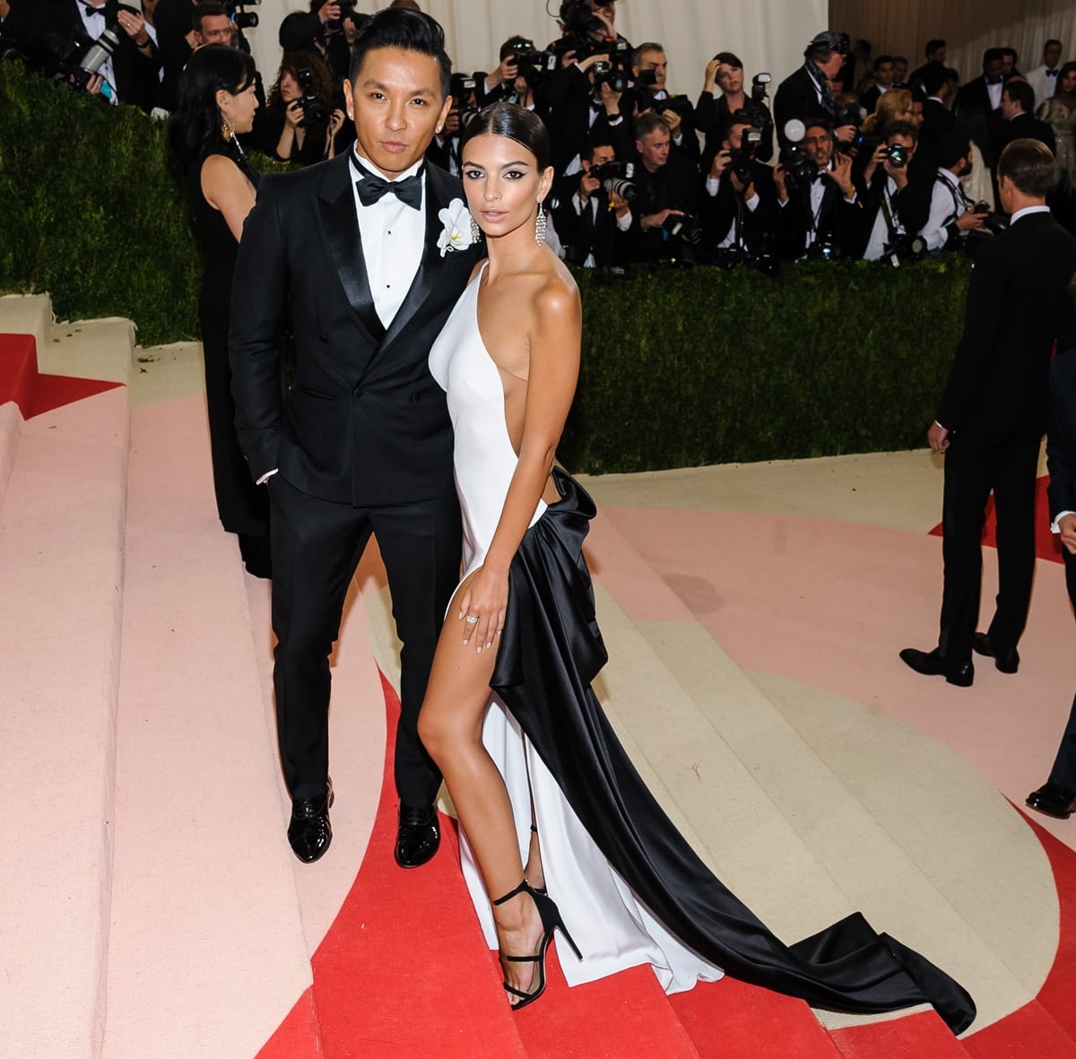 Emily Ratajkowski poses with Prabal Gurung at the 2016 Met Gala held at the Metropolitan Museum of Art