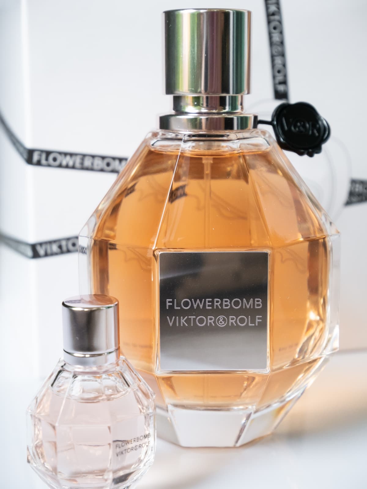 2004's Flowerbomb: A revolutionary fragrance that established Viktor & Rolf as leaders in luxury women's perfumes