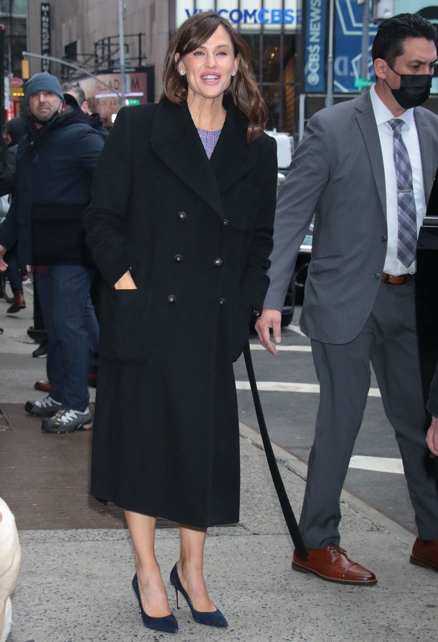 Jennifer Garner outside the GMA studios bundled up in a trench coat