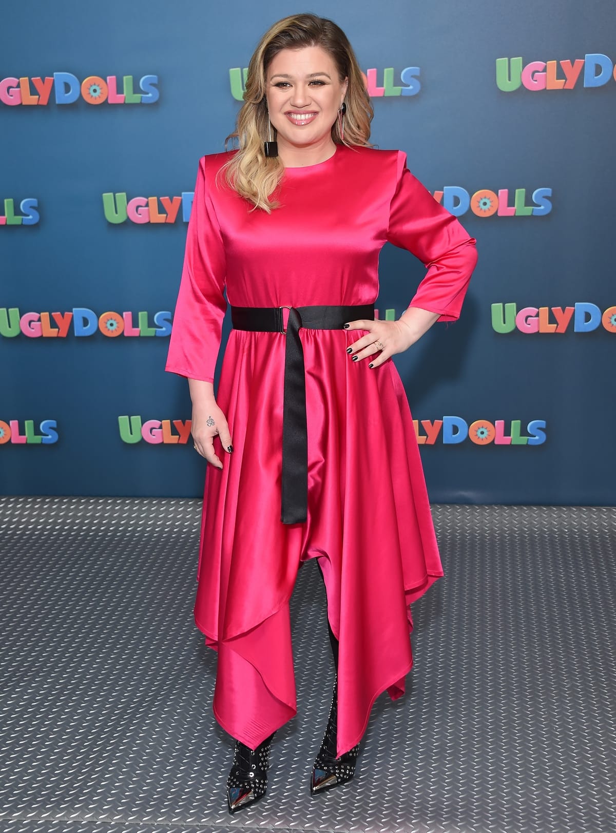 Kelly Clarkson proudly showed off her weight loss in a pink dress at the STX Entertainment's "UglyDolls" photocall