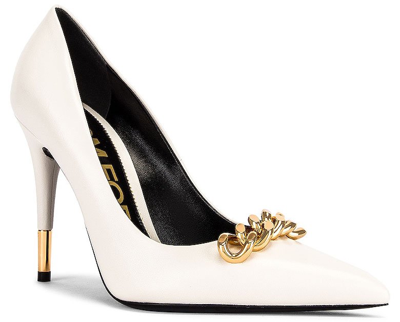 These Tom Ford pumps are defined by the iconic gold-tone chain detail on the vamp