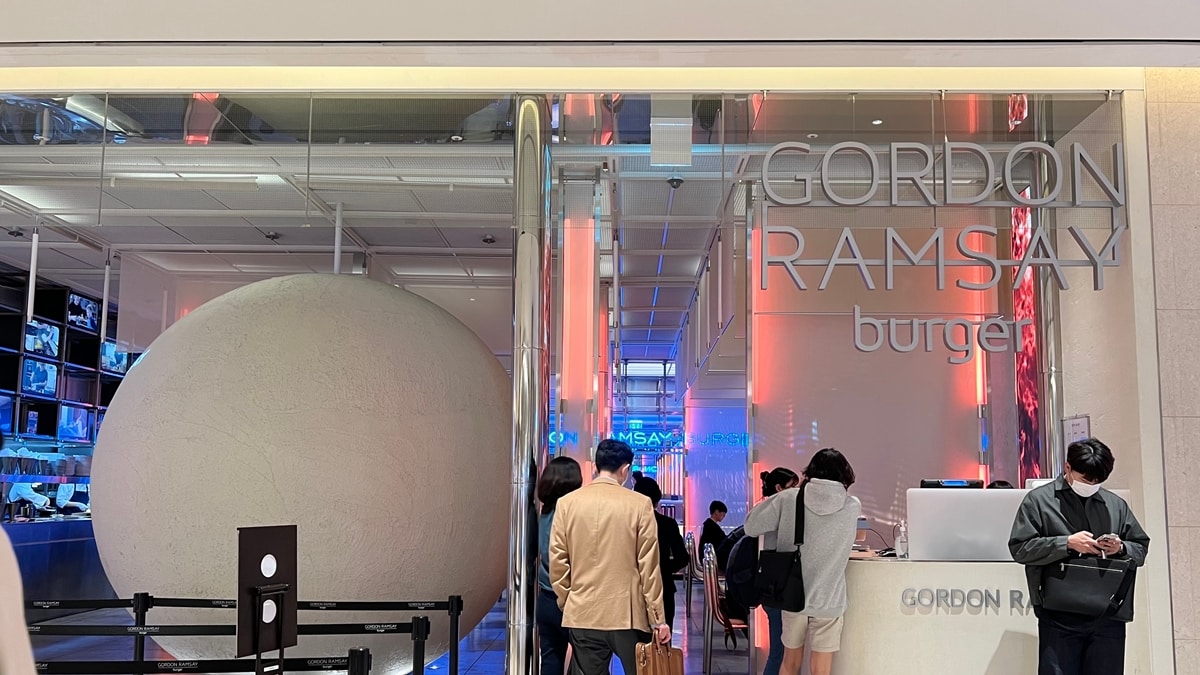 The Gordon Ramsay Burger restaurant in The Lotte World Tower, a 123-story skyscraper located in Sincheon-dong, Songpa District, Seoul, South Korea