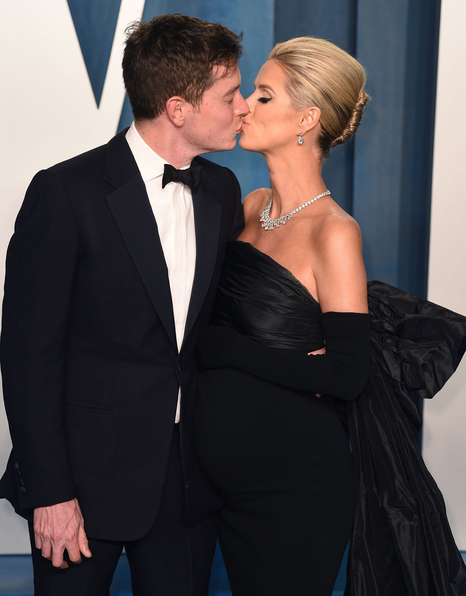 James Rothschild and Nicky Hilton share a kiss on the red carpet