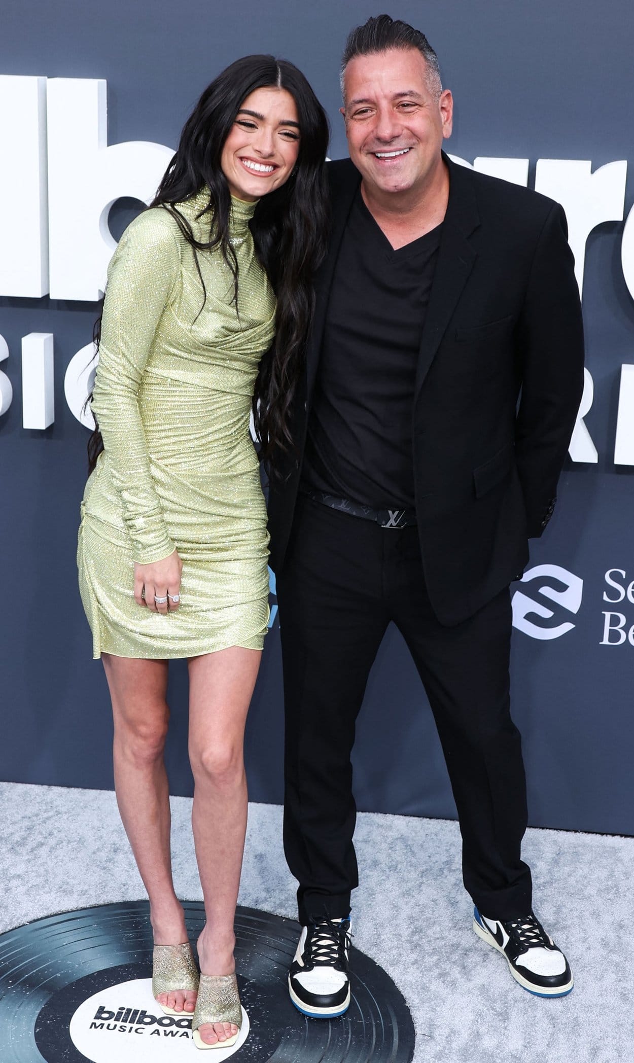 Dixie D'Amelio flaunts her legs in a lime green mini dress with her father Marc D'Amelio at the 2022 Billboard Music Awards