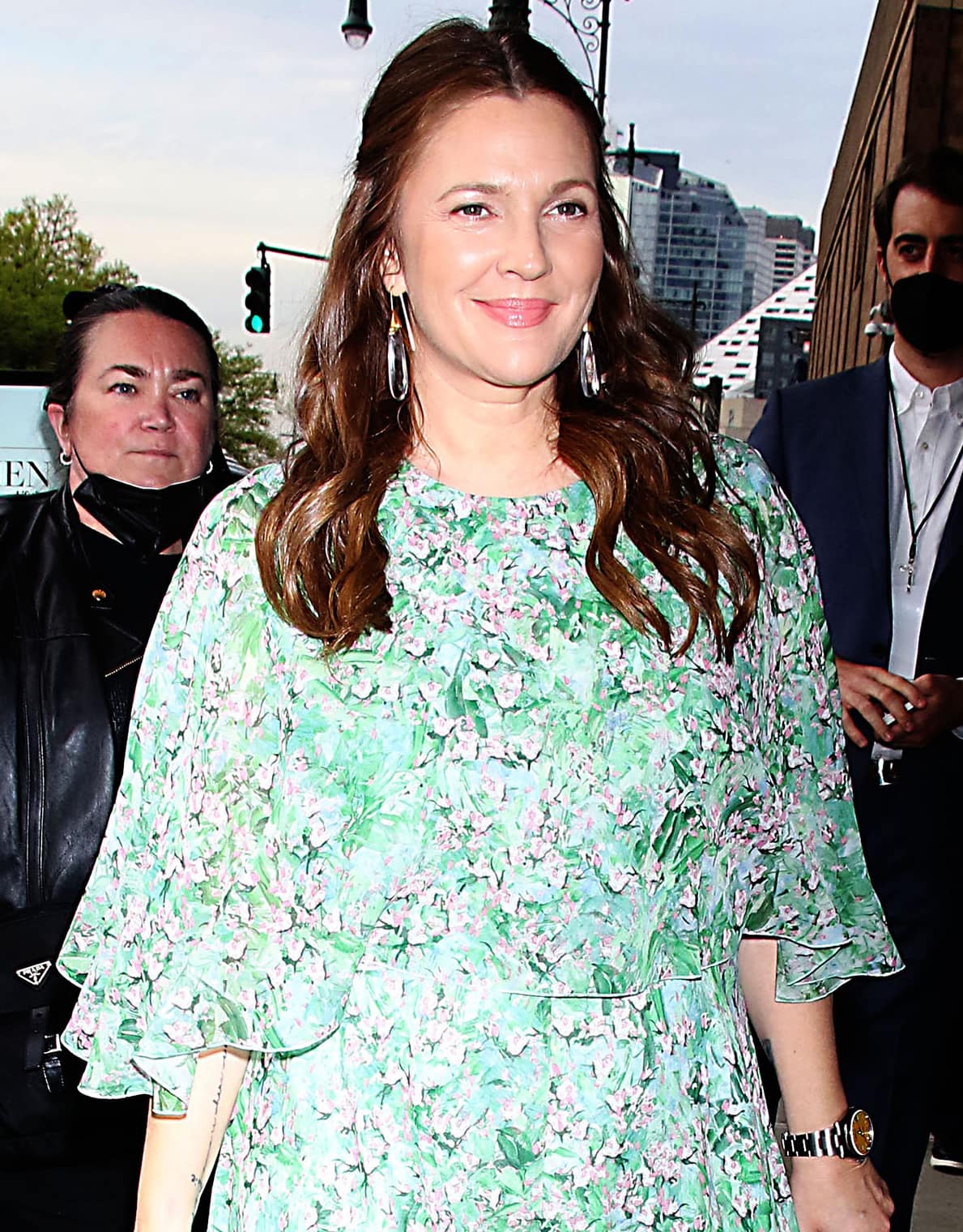 Drew Barrymore looks pretty with half-up wavy hairstyle and soft pink makeup