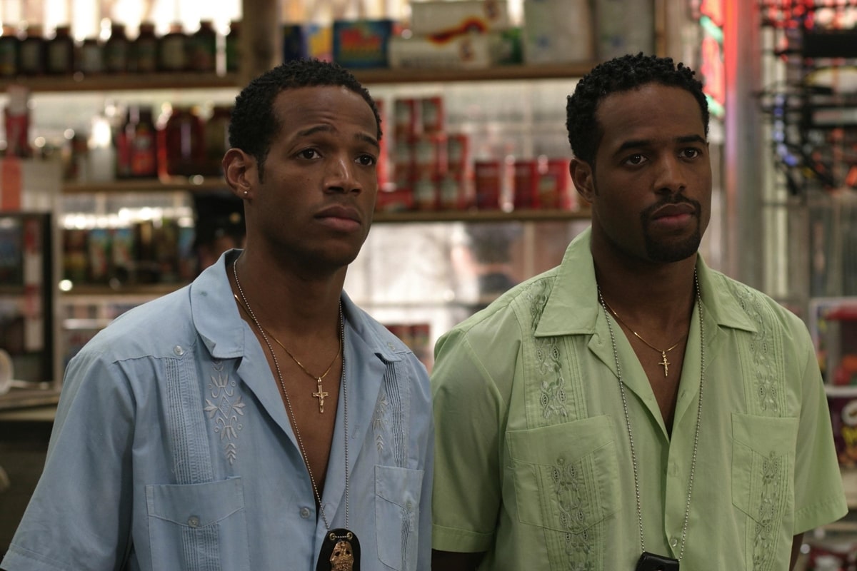 Shawn Wayans and Marlon Wayans play FBI agent brothers Marcus Anthony II and Kevin Copeland