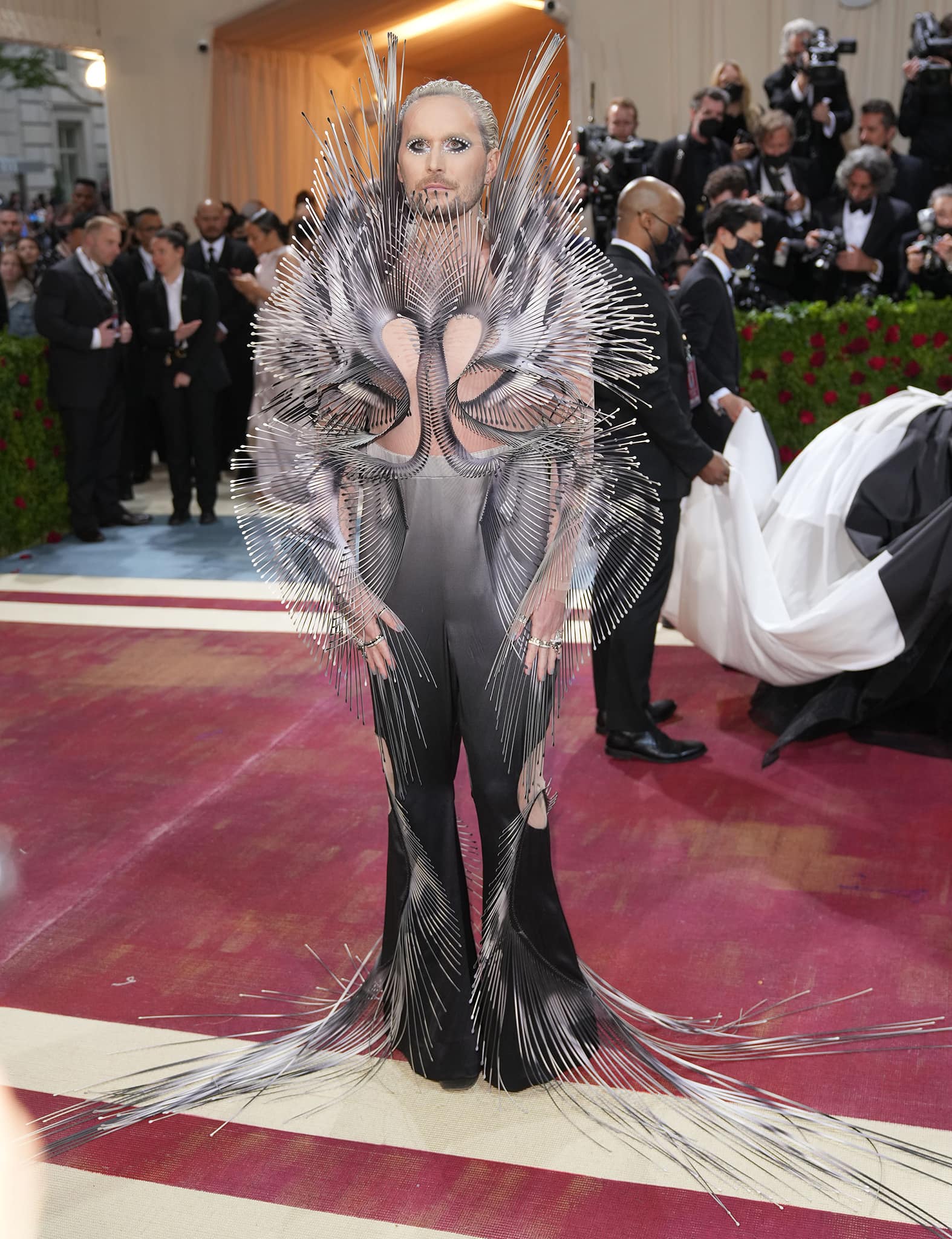 Fans and reporters confuse Swedish style star Fredrik Robertsson for Jared Leto at the 2022 Met Gala red carpet