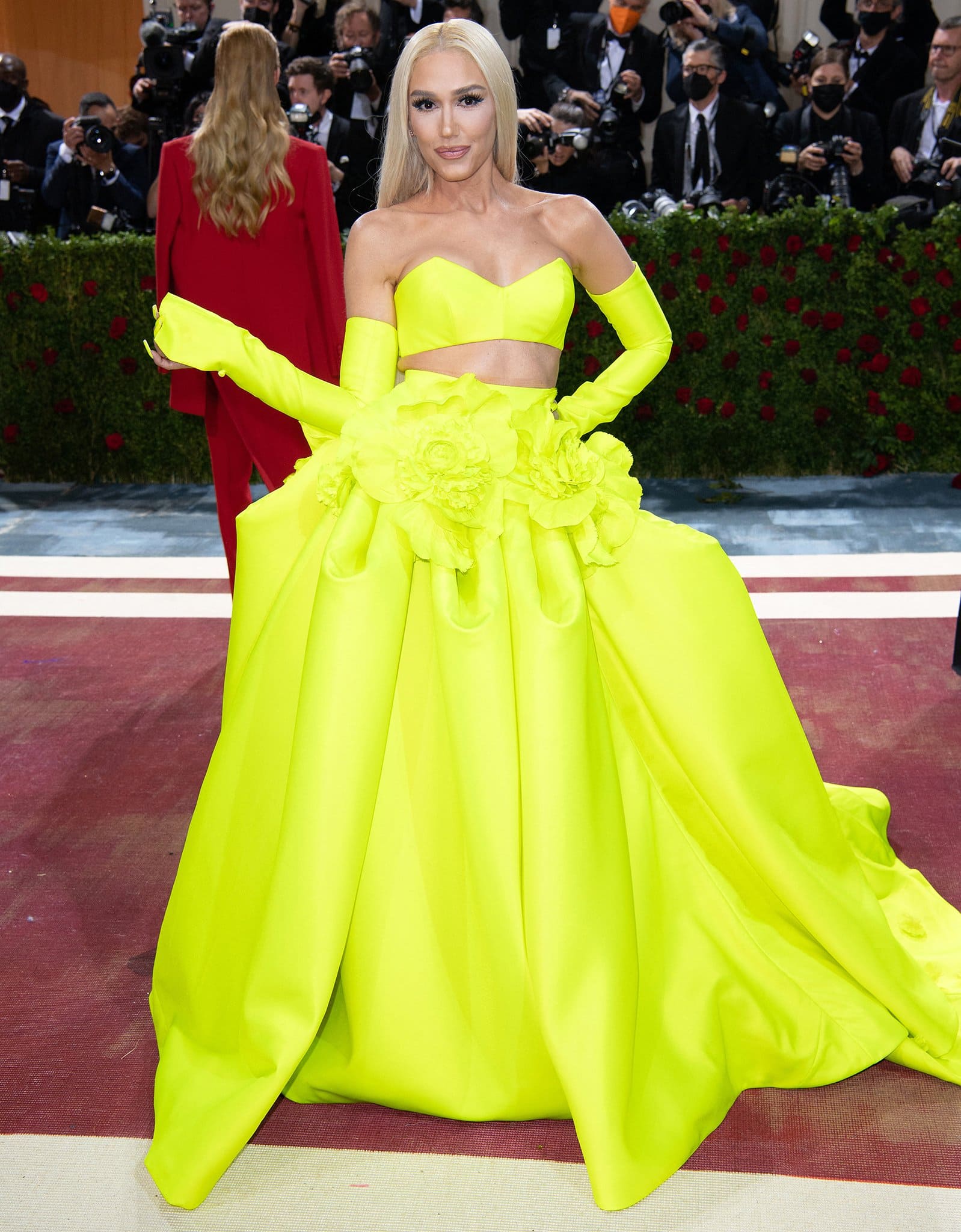 Gwen Stefani flashes her toned midriff in a two-piece neon gown from Vera Wang