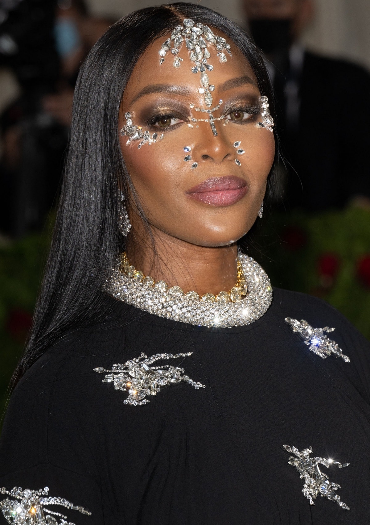 Naomi Campbell wearing facial jewels and a 6.6 million-dollar Jacob & Co. necklace at the 2022 Met Gala
