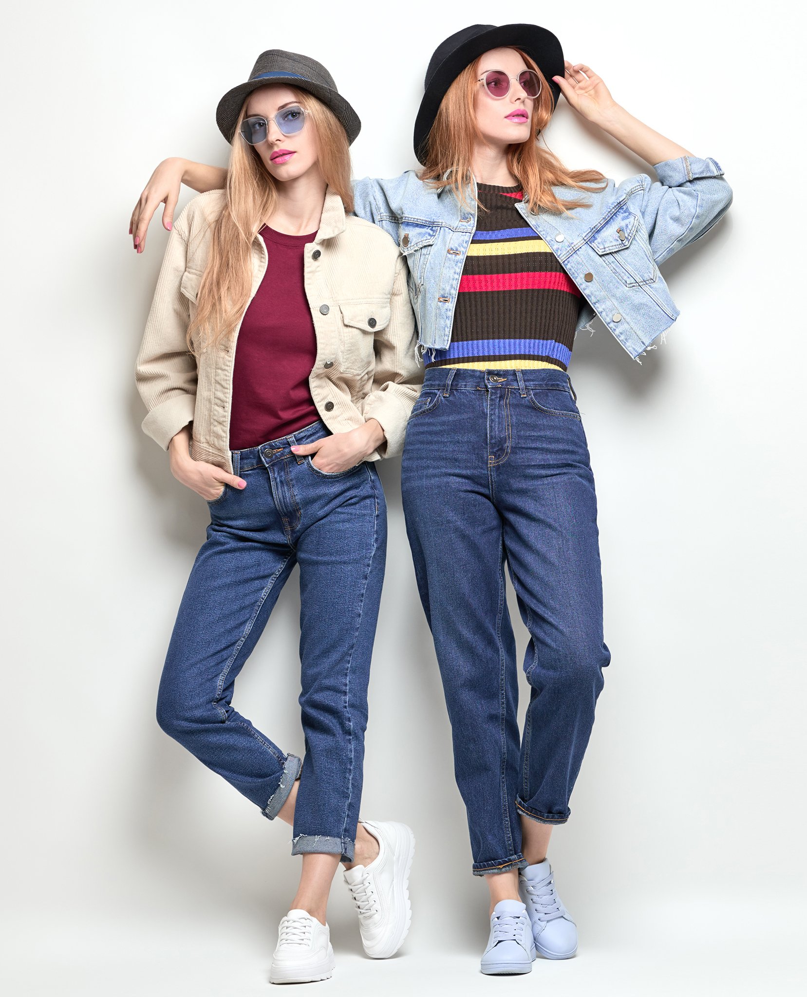 Contrasting Chic: A prime example of how pairing a denim jacket with jeans in varying denim shades can create a harmonious and stylish ensemble, as illustrated by this fashionable street-style look