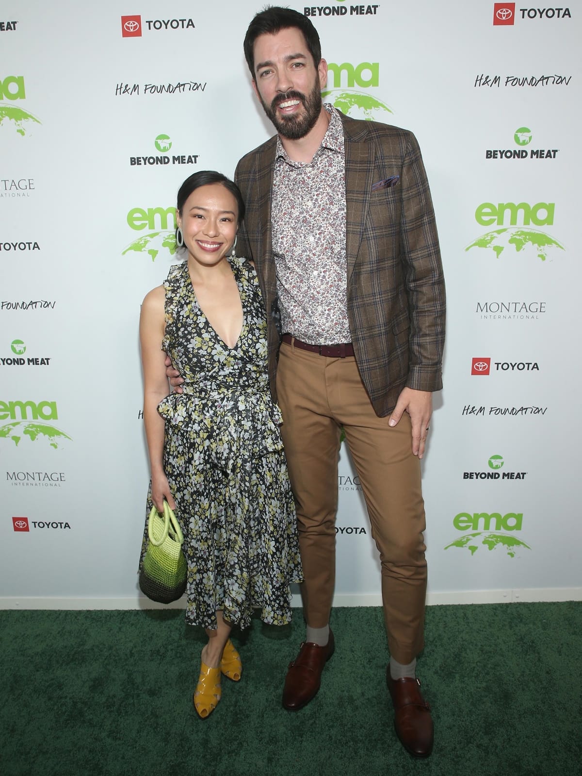 Linda Phan brightens up the green carpet in yellow peep-toe heels and a floral dress, while Drew Scott keeps it sharp in brown monk-strap shoes and a plaid blazer