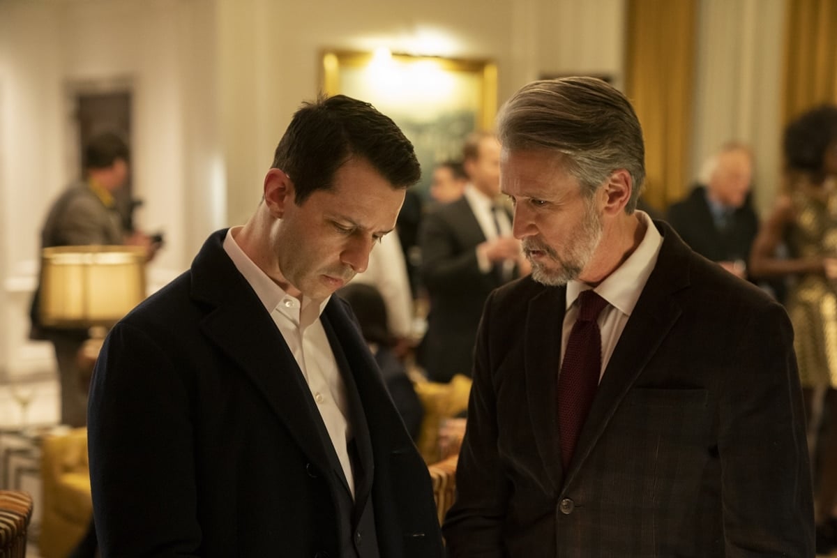 Jeremy Strong as Kendall Roy is slightly shorter than Alan Ruck as Connor Roy in Succession